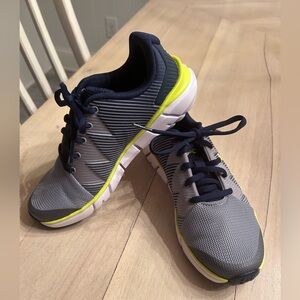 Boys Under Armour X level Navy and Gray Athletic Shoes size 3 youth